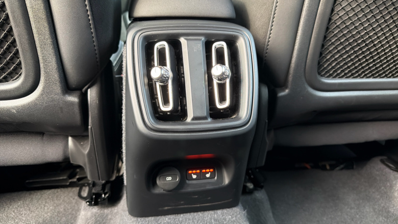 Volvo XC40 2.0 B3P Plus Dark 5dr Auto Petrol Estate